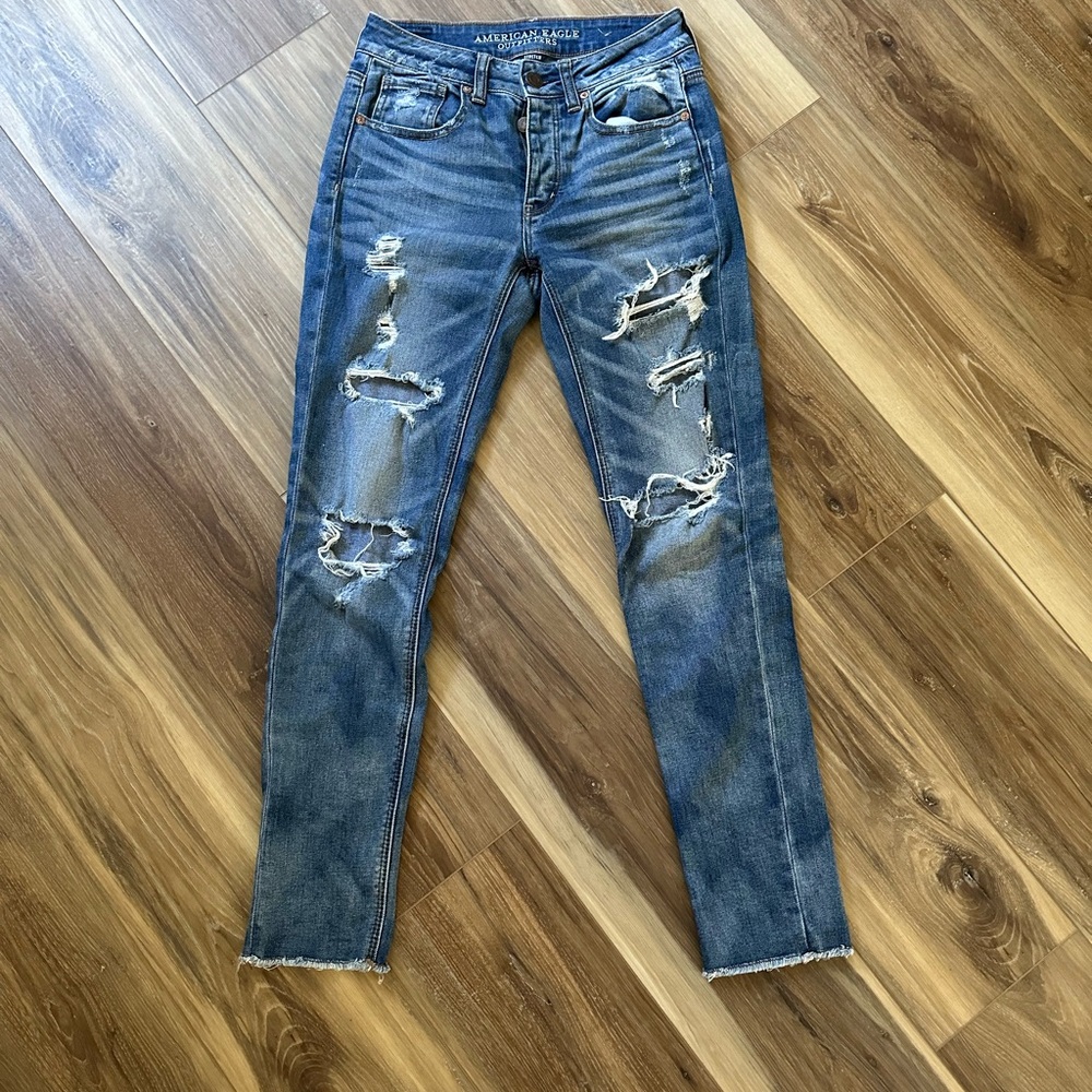 TOMGIRL American Eagle Outfitters Distressed Jeans